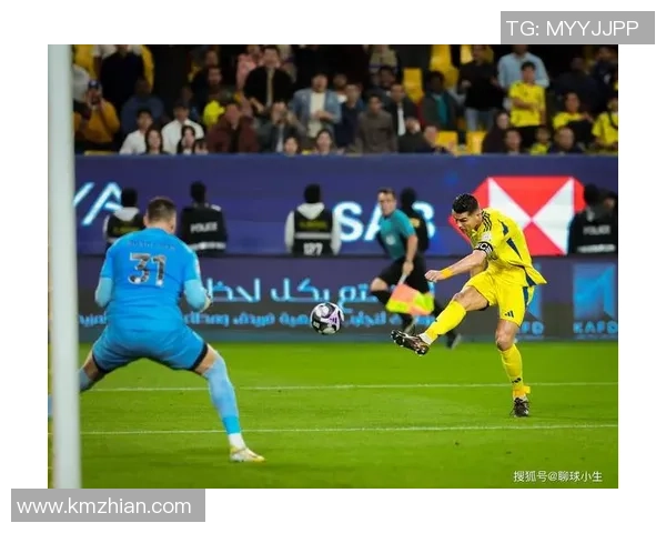 足球巨星合影：世界顶级球员闪耀同框，共同见证绿茵传奇时刻